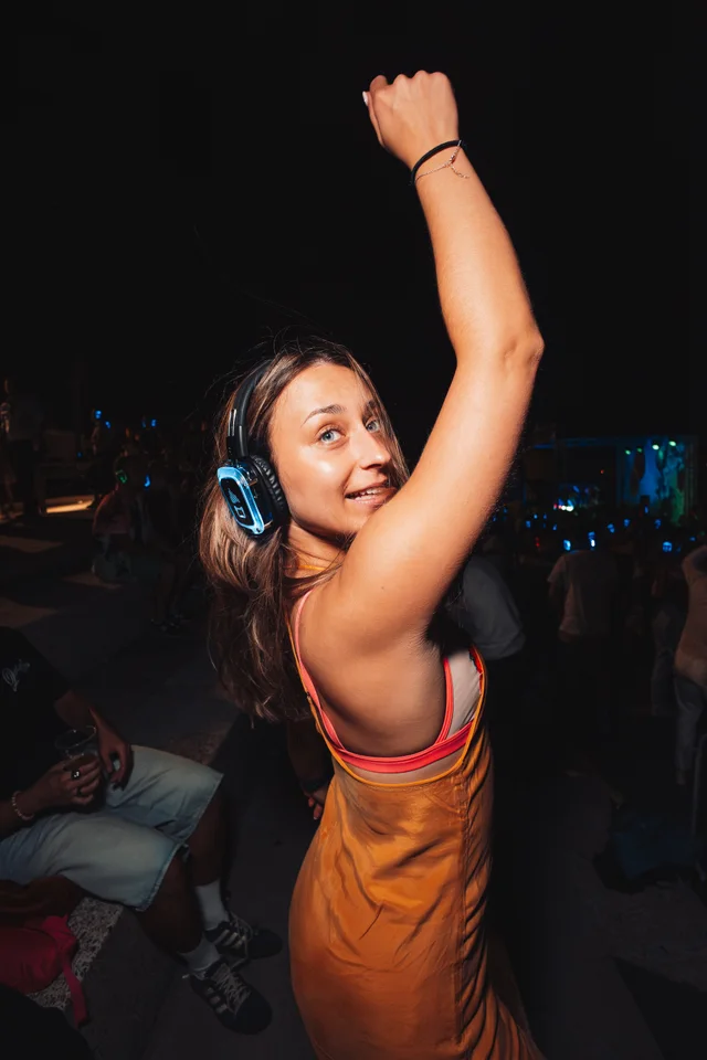 Uczestnicy Silent Disco Cichoszau — F015-0052